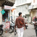 3 Tas Selempang Kecil Pria Terbaik 4 Rekomendasi nadeem choudhary ZJqiTWPM8YU unsplash