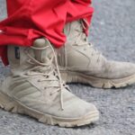 2 Sepatu Safety Terbaik 4 Rekomendasi mufid majnun 870x6vB8Zpg unsplash1
