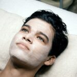 3 Facial Wash Untuk Kulit Berjerawat dan Beruntusan 2 Rekomendasi victor meza 1ZvLpiN3n9M unsplash