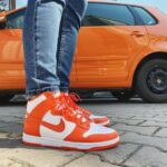 3 Sepatu Kets Pria Terbaik Hitam & Putih 5 Rekomendasi alin surdu MQIGVQvZ46E unsplash