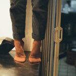 2 Celana Ankle Pants Pria Terbaik 4 Rekomendasi emma ou JUp6rzL3QqA unsplash