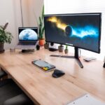 2 Monitor Lengkung Terbaik 4 Rekomendasi luke peters rDxfSzXyBqU unsplash