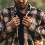 2 Kemeja Flanel Kotak-Kotak Pria Terbaik 5 Rekomendasi coleman glover l3ujwmoImzI unsplash