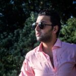 2 Kemeja Warna Peach untuk Pria Terbaik 4 Rekomendasi tommaso zandri FKqYuQpCj c unsplash