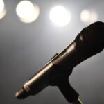 2 Mic Wireless Terbaik 4 Rekomendasi zack xavier VjzXKgCUqLw unsplash