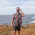2 Kemeja Motif Bunga untuk Pria Terbaik 4 Rekomendasi blake wisz vETmio3f7vY unsplash