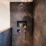 2 Shower Dinding Terbaik 4 Rekomendasi immo renovation en9pOa2YAKI unsplash1