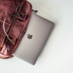 2 Tas Laptop Wanita Terbaik 5 Rekomendasi jonathan francisca gi6zxXofO10 unsplash
