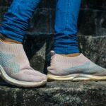 3 Sepatu Jalan untuk Wanita Terbaik 6 Rekomendasi lino nxf5v94uHDk unsplash