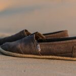 3 Sepatu Kanvas Selain Converse Terbaik 5 Rekomendasi jeremy perkins WpdpUUcbGJM unsplash